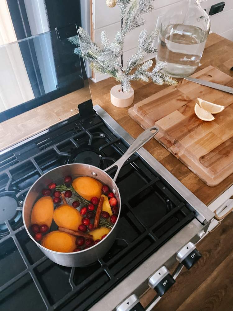 The best smelling Christmas time stovetop potpourri.