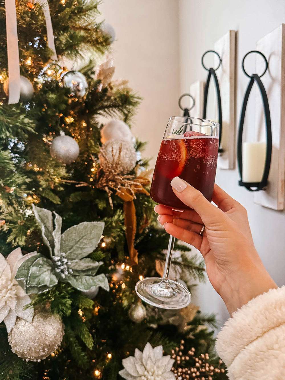 This Very Merry Mistletoe Cocktail is the PERFECT holiday drink! The festive flavors and colors are a great addition to any Christmas party.