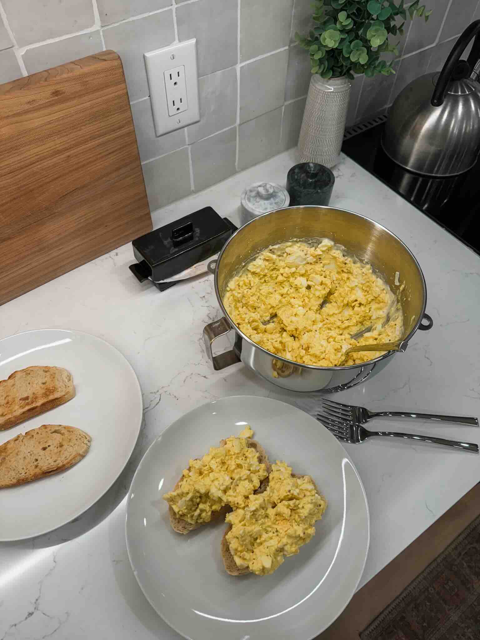 The BEST four ingredient egg salad - perfect for those busy weeks! 